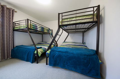 Condo 105 @ Horizons Golf Resort - Salamander Bay NSW - E Caravan Parks 10