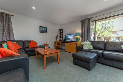 Condo 105 @ Horizons Golf Resort - Salamander Bay NSW - E Caravan Parks 6