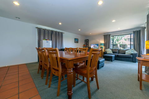 Condo 105 @ Horizons Golf Resort - Salamander Bay NSW - E Caravan Parks 18