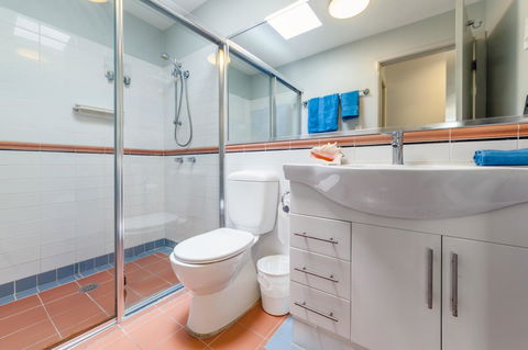 Condo 105 @ Horizons Golf Resort - Salamander Bay NSW - E Caravan Parks 17