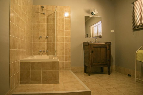 Ironstone Estate Lovedale - E Caravan Parks 10