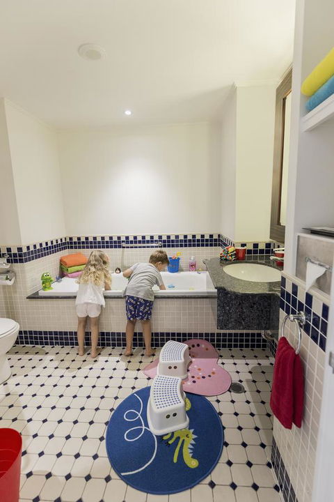 Swissotel Sydney - E Caravan Parks 30