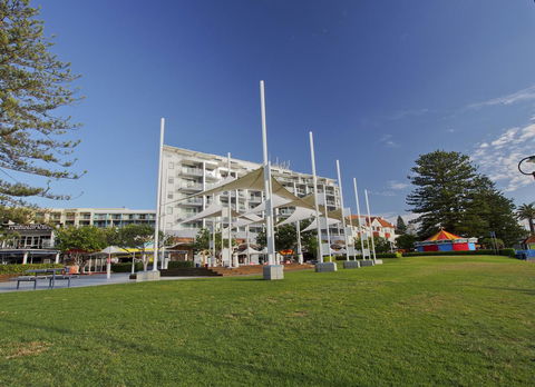 Oaks The Entrance Waterfront Suites - E Caravan Parks 22