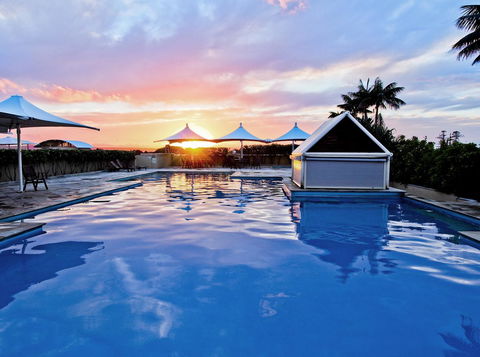 Oaks The Entrance Waterfront Suites - E Caravan Parks 17