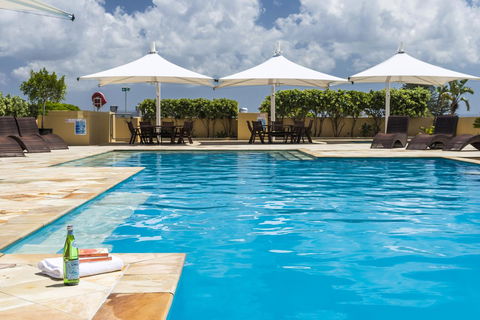 Oaks The Entrance Waterfront Suites - E Caravan Parks 19
