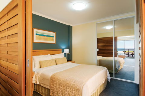 Oaks The Entrance Waterfront Suites - E Caravan Parks 3