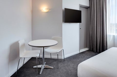 Mercure Sydney Bankstown - E Caravan Parks 26