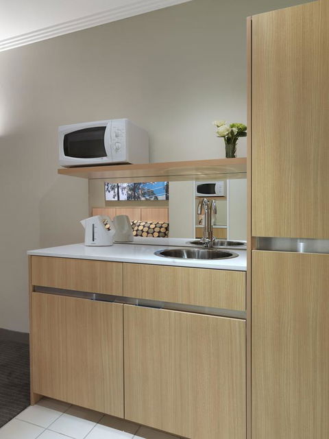 Mercure Sydney Bankstown - E Caravan Parks 25