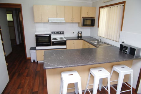 Breakaway, 11 Scott Street - E Caravan Parks 1