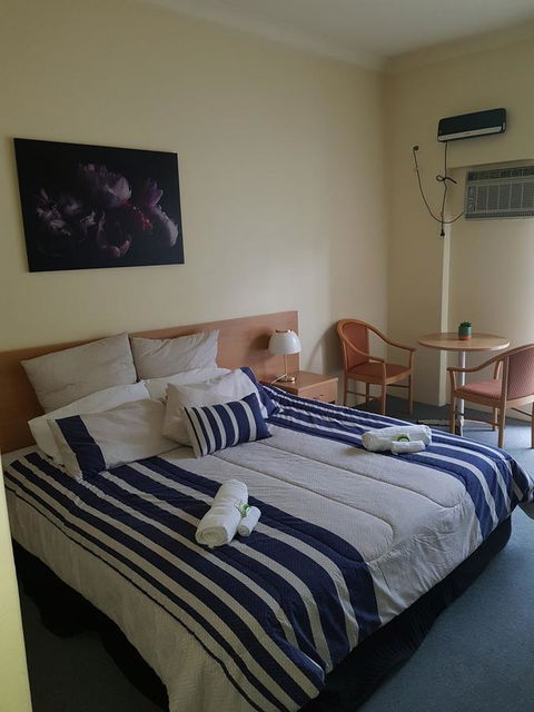 Rest Easy Motel - E Caravan Parks 40