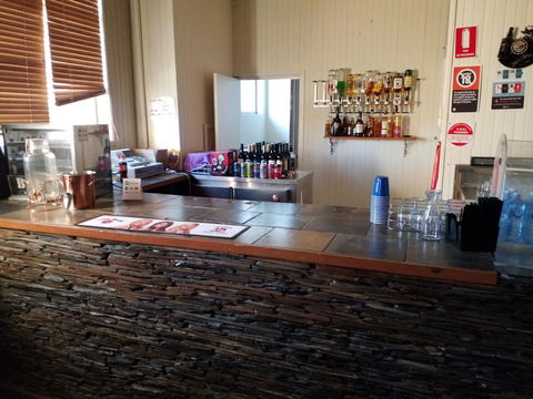 Rest Easy Motel - E Caravan Parks 3