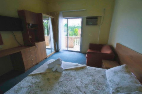 Rest Easy Motel - E Caravan Parks 16