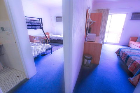 Rest Easy Motel - E Caravan Parks 14