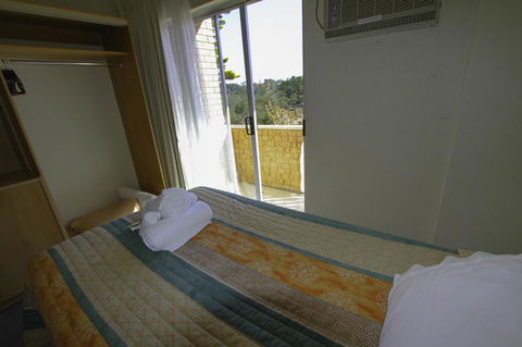 Rest Easy Motel - E Caravan Parks 17
