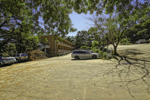 Rest Easy Motel - E Caravan Parks 24