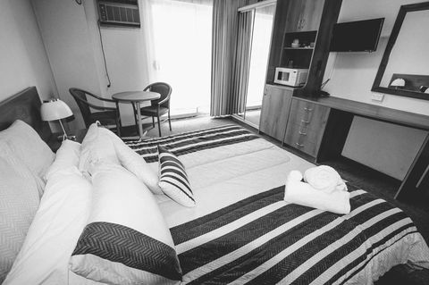Rest Easy Motel - E Caravan Parks 18