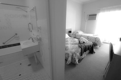 Rest Easy Motel - E Caravan Parks 19