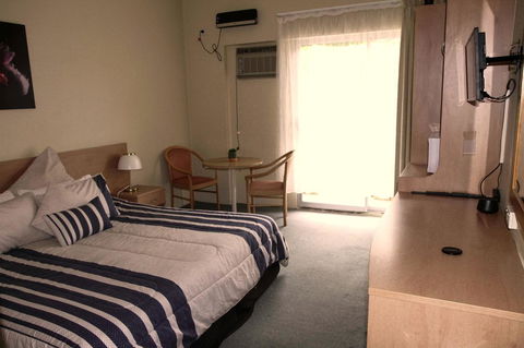 Rest Easy Motel - E Caravan Parks 15