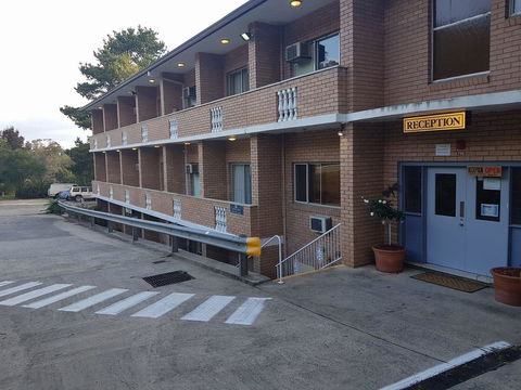 Rest Easy Motel - E Caravan Parks 42