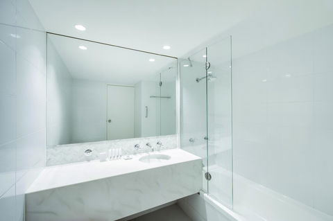 Vibe Hotel Sydney - E Caravan Parks 16