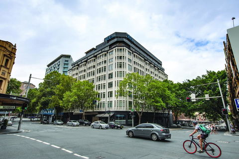 Vibe Hotel Sydney - E Caravan Parks 13
