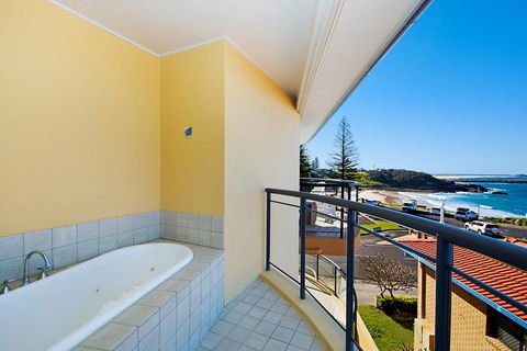 The Cove Yamba - E Caravan Parks 8