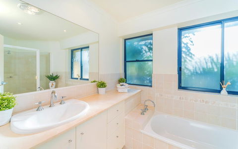 The Cove Yamba - E Caravan Parks 16