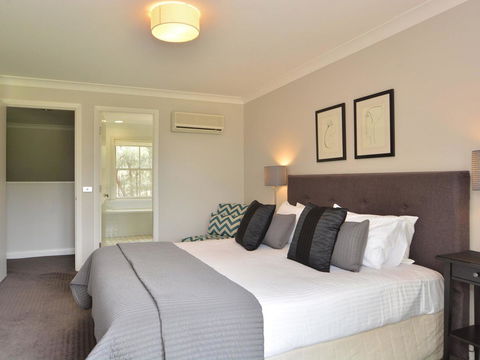 Villa 3br Margarita Villa Located Within Cypress Lakes Resort - E Caravan Parks 1