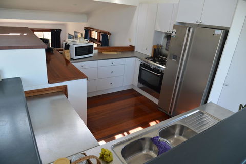 The Boat House - E Caravan Parks 14