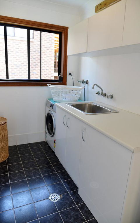 The Boat House - E Caravan Parks 16