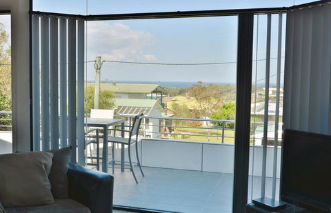 The Boat House - E Caravan Parks 1
