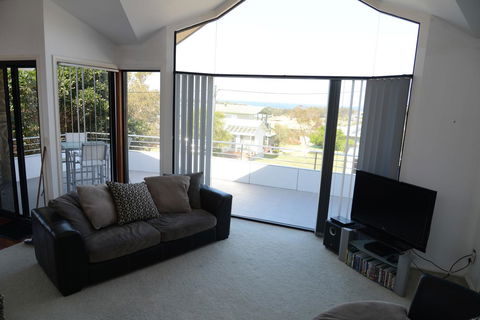 The Boat House - E Caravan Parks 6