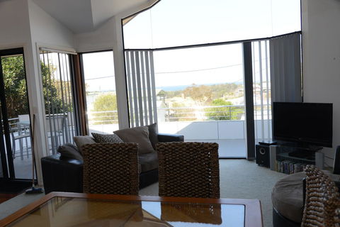 The Boat House - E Caravan Parks 15