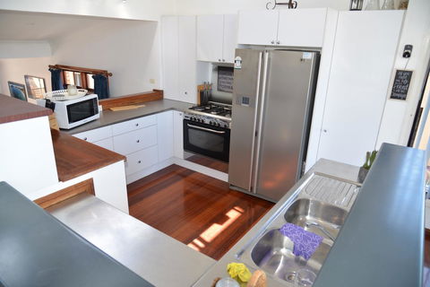 The Boat House - E Caravan Parks 5