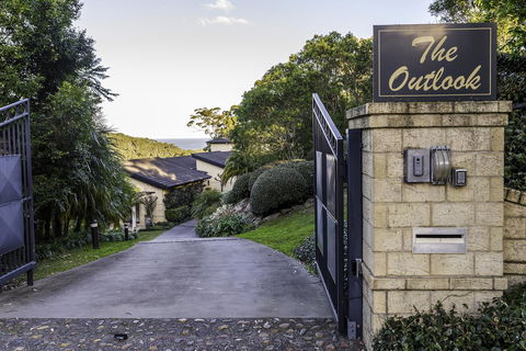 The Outlook Cabana - E Caravan Parks 22
