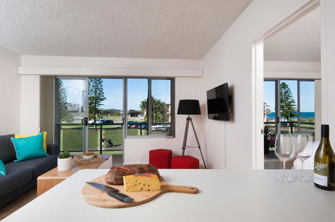 Waterview Beach Apartment - E Caravan Parks 4