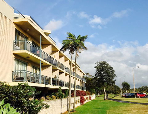 Waterview Beach Apartment - E Caravan Parks 15