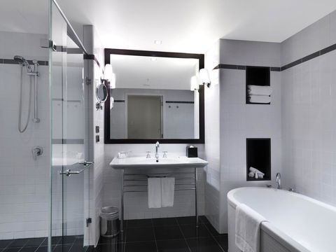 Amora Hotel Jamison Sydney - E Caravan Parks 5