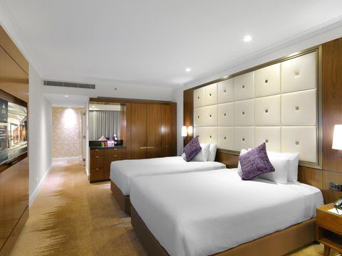 Amora Hotel Jamison Sydney - E Caravan Parks 11