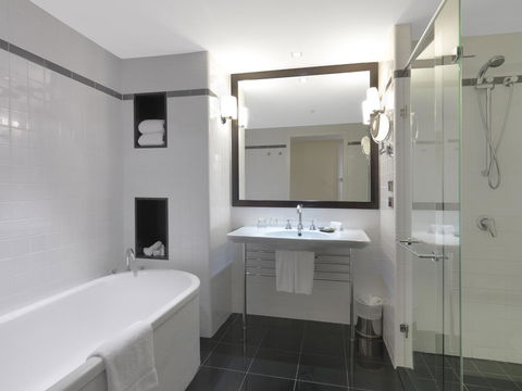 Amora Hotel Jamison Sydney - E Caravan Parks 33