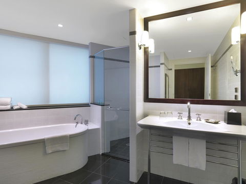 Amora Hotel Jamison Sydney - E Caravan Parks 36