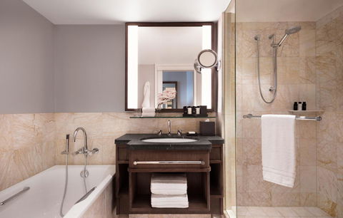 Four Seasons Hotel Sydney - E Caravan Parks 5
