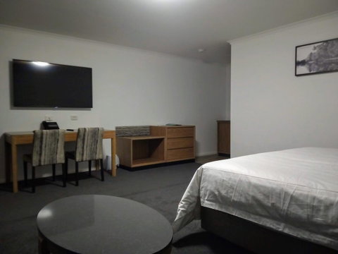 Winning Post Motor Inn - E Caravan Parks 7