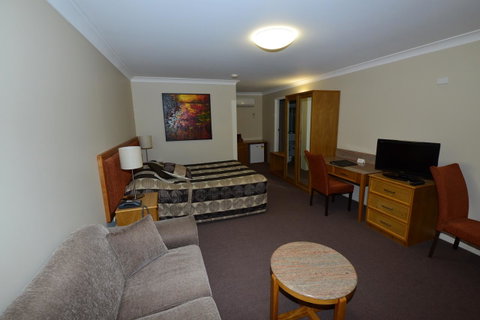 Winning Post Motor Inn - E Caravan Parks 21
