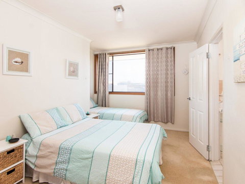 Shoreline 7 - E Caravan Parks 5