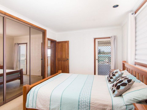 Shoreline 7 - E Caravan Parks 7