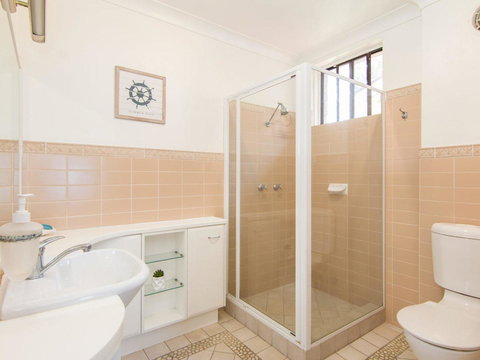 Shoreline 7 - E Caravan Parks 8