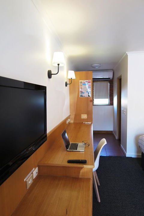 Summerhill Motor Inn - E Caravan Parks 11