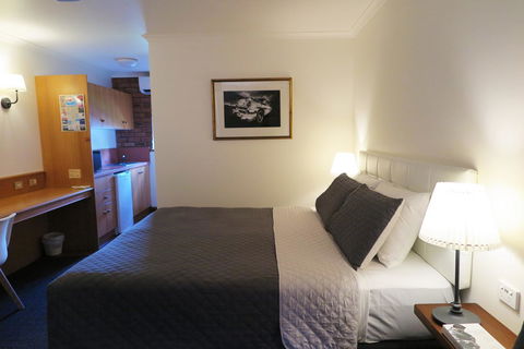Summerhill Motor Inn - E Caravan Parks 4