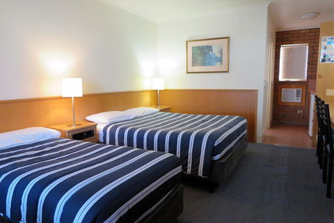 Summerhill Motor Inn - E Caravan Parks 15